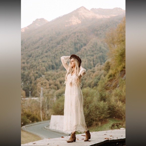 Zara Cream Lace Maxi Dress - Picture 4 of 5